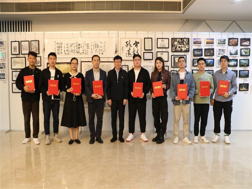 “奮斗迎華誕 啟航新征程”暨第三屆“森風(fēng)采”書(shū)畫(huà)攝影展評活動(dòng)圓滿(mǎn)結束
